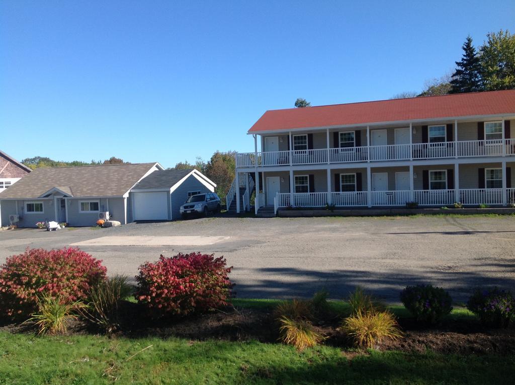 Airport Inn Fredericton Exterior photo