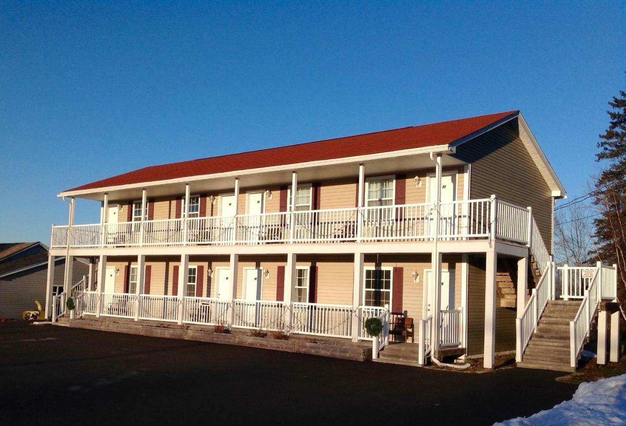Airport Inn Fredericton Exterior photo
